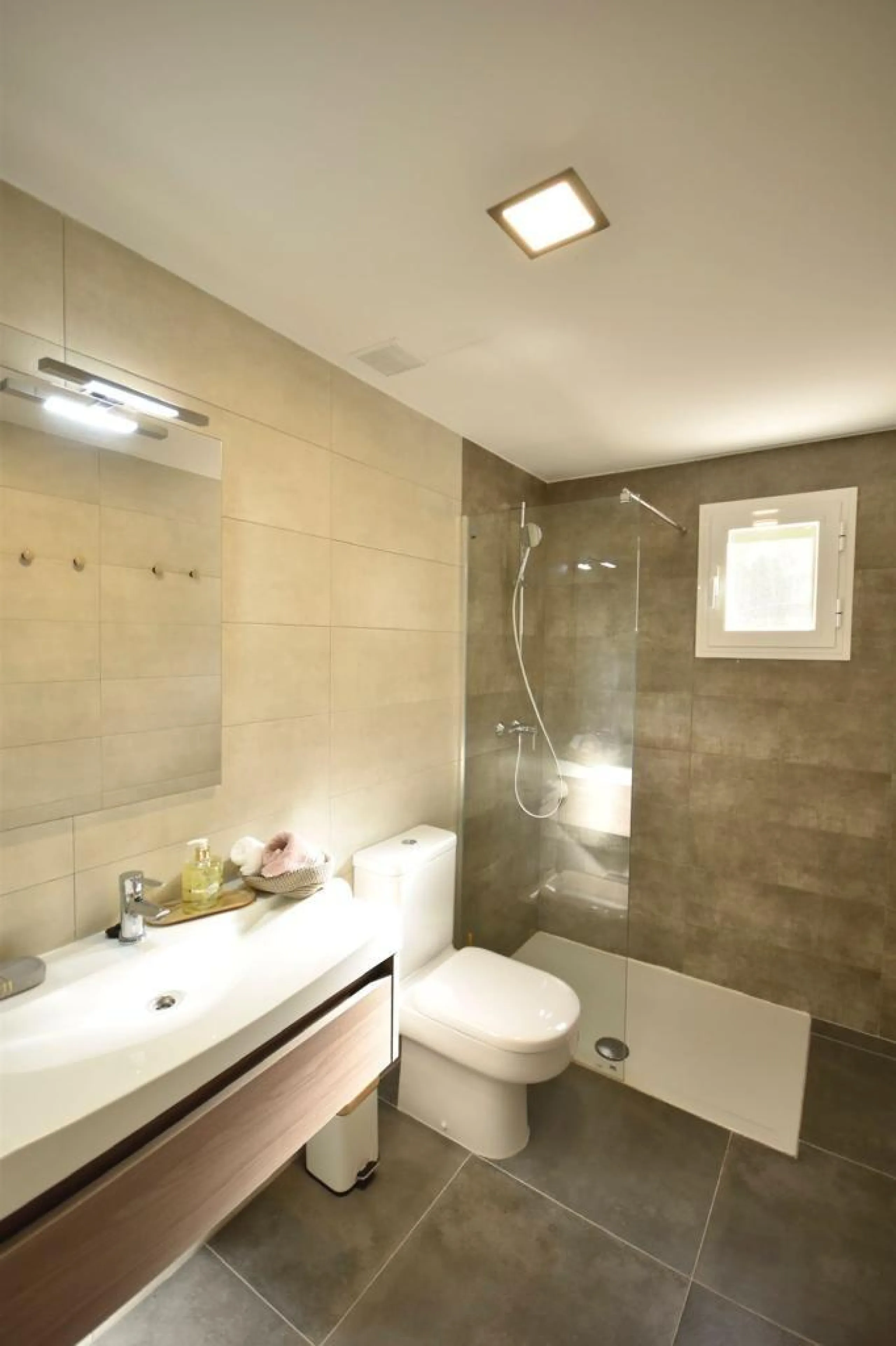 WITH TOURIST LICENSE. 3 BEDROOMS. 2 BATHROOMS. COMMUNAL SWIMMING POOL. BEACH 800 M