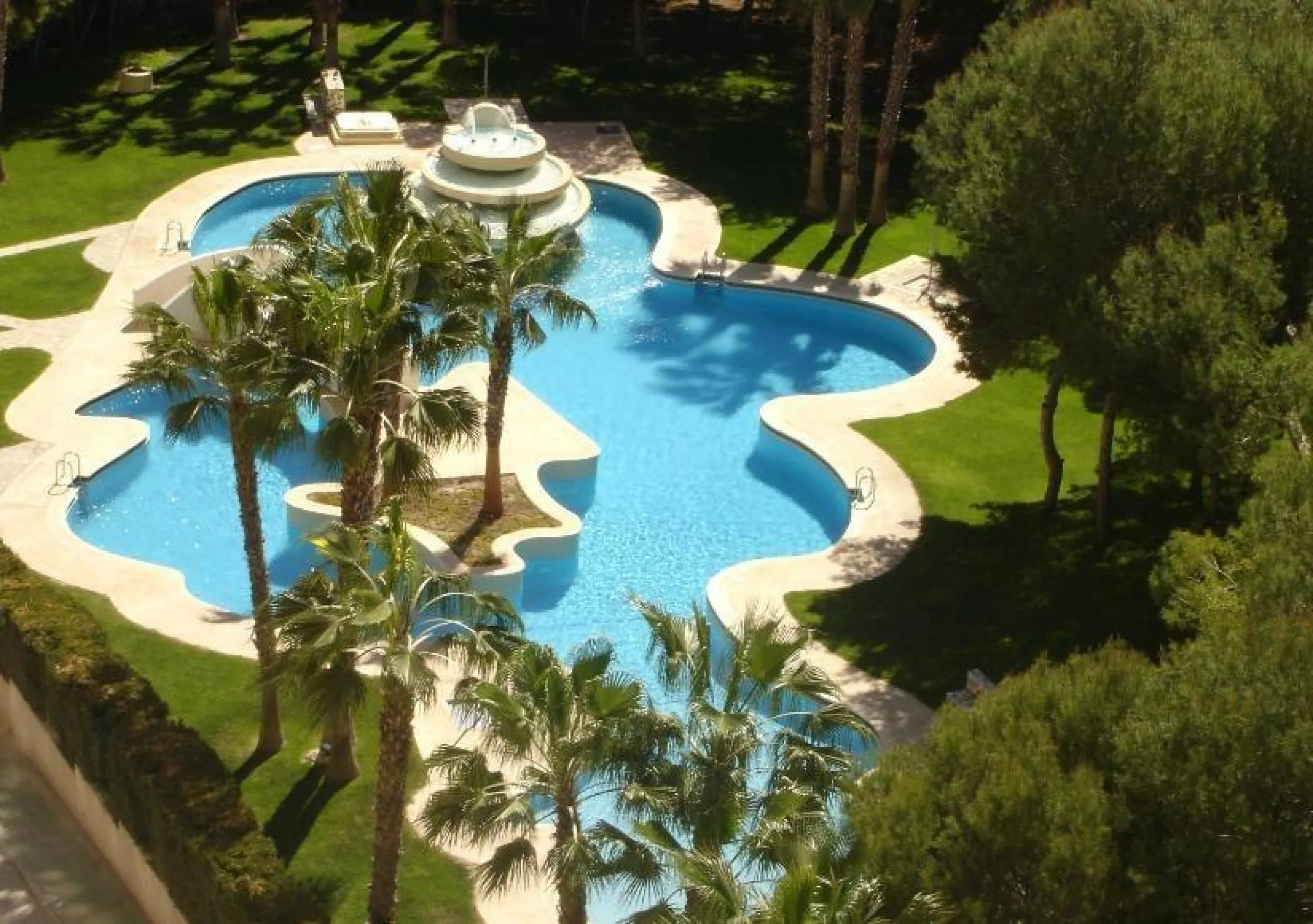 WITH TOURIST LICENSE. 3 BEDROOMS. 2 BATHROOMS. COMMUNAL SWIMMING POOL. BEACH 800 M
