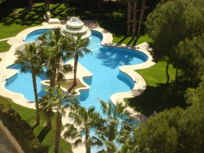 WITH TOURIST LICENSE. 3 BEDROOMS. 2 BATHROOMS. COMMUNAL SWIMMING POOL. BEACH 800 M