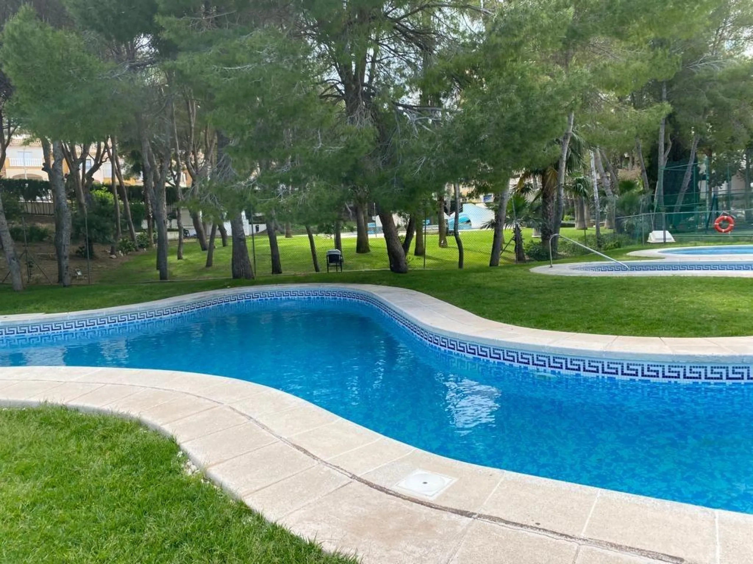 WITH TOURIST LICENSE. 3 BEDROOMS. 2 BATHROOMS. COMMUNAL SWIMMING POOL. BEACH 800 M