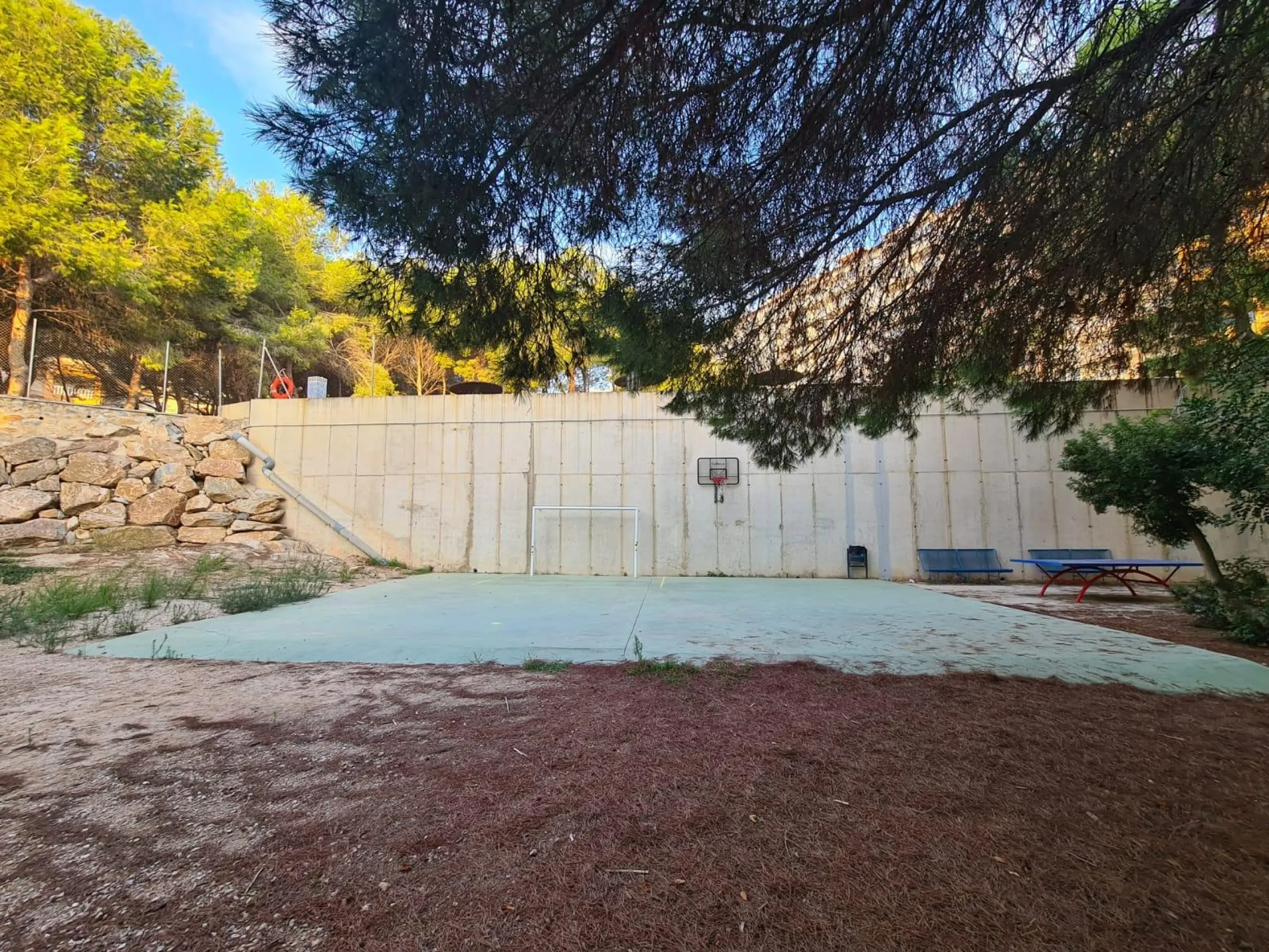 WITH TOURIST LICENSE. 3 BEDROOMS. 2 BATHROOMS. COMMUNAL SWIMMING POOL. BEACH 800 M