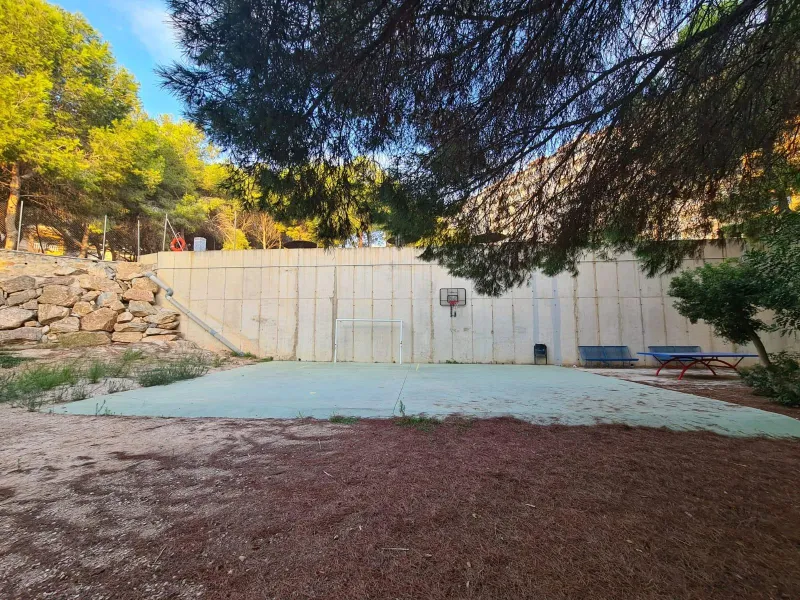 WITH TOURIST LICENSE. 3 BEDROOMS. 2 BATHROOMS. COMMUNAL SWIMMING POOL. BEACH 800 M