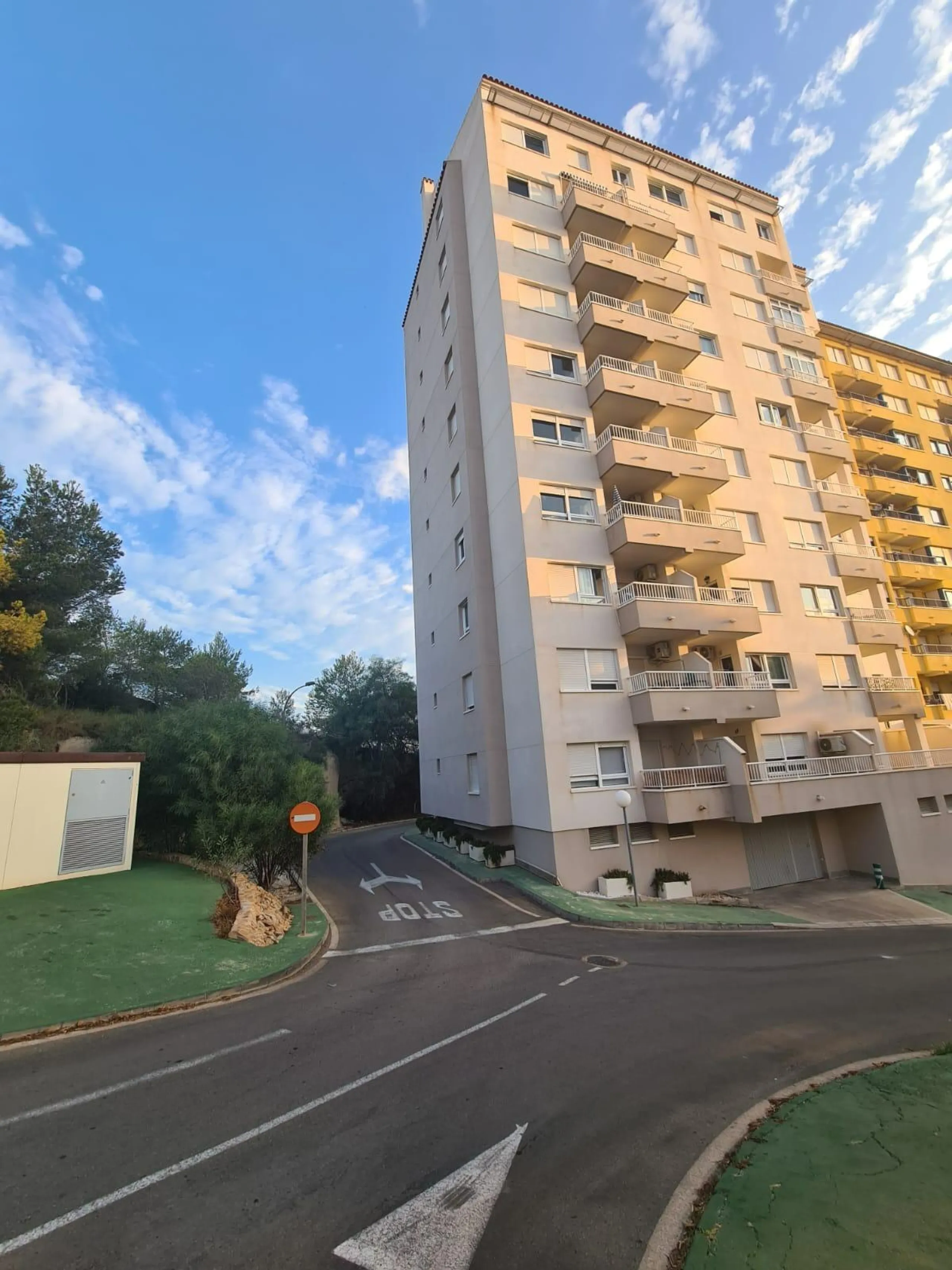 WITH TOURIST LICENSE. 3 BEDROOMS. 2 BATHROOMS. COMMUNAL SWIMMING POOL. BEACH 800 M