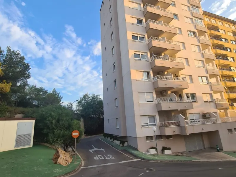 WITH TOURIST LICENSE. 3 BEDROOMS. 2 BATHROOMS. COMMUNAL SWIMMING POOL. BEACH 800 M