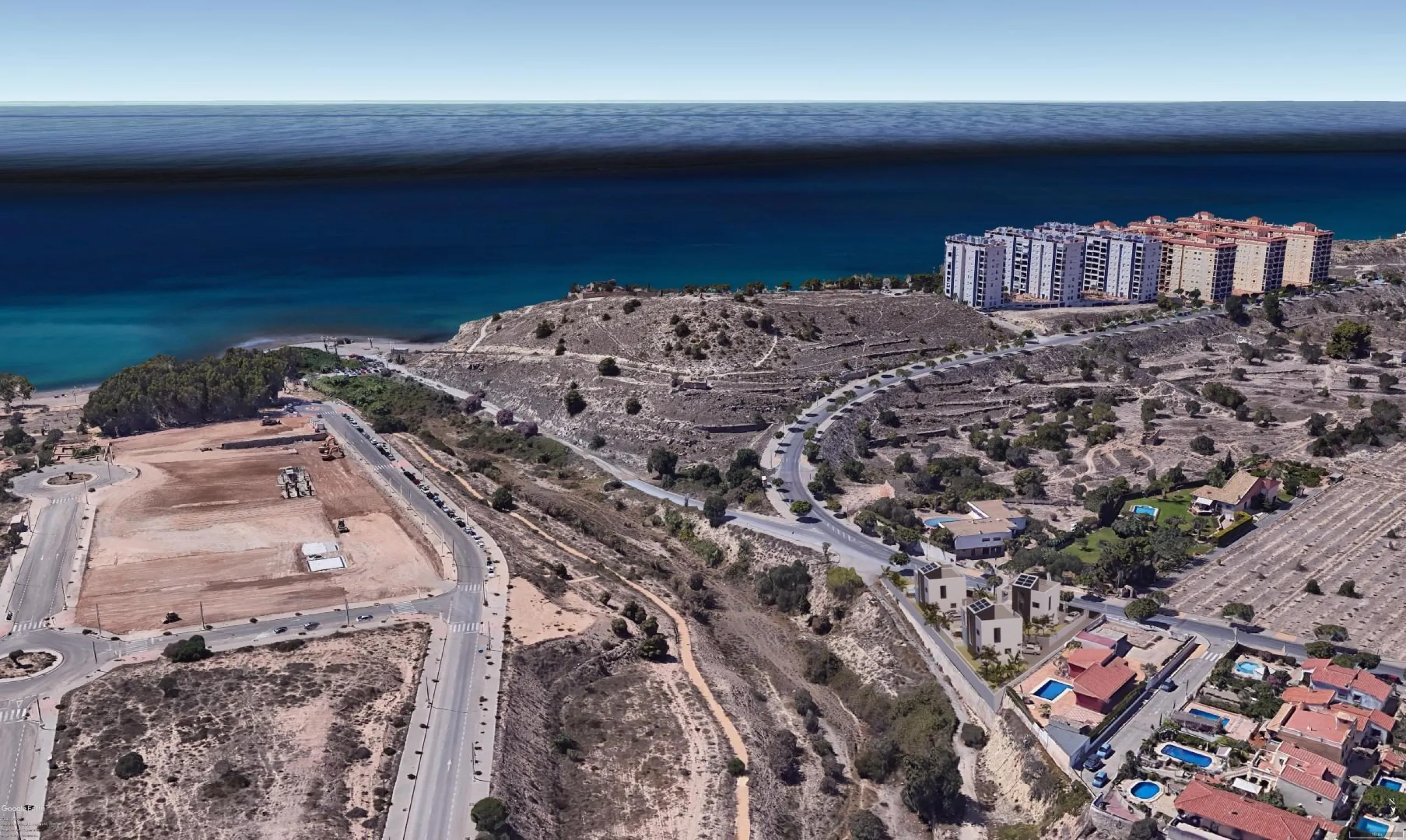 Newly built villa with private pool and next to the sea
