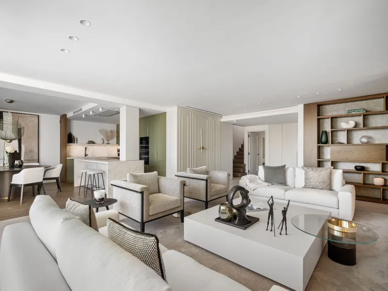 Einzigartiges, nach Süden ausgerichtetes Penthouse in erster Strandlinie – Alhambra del Mar