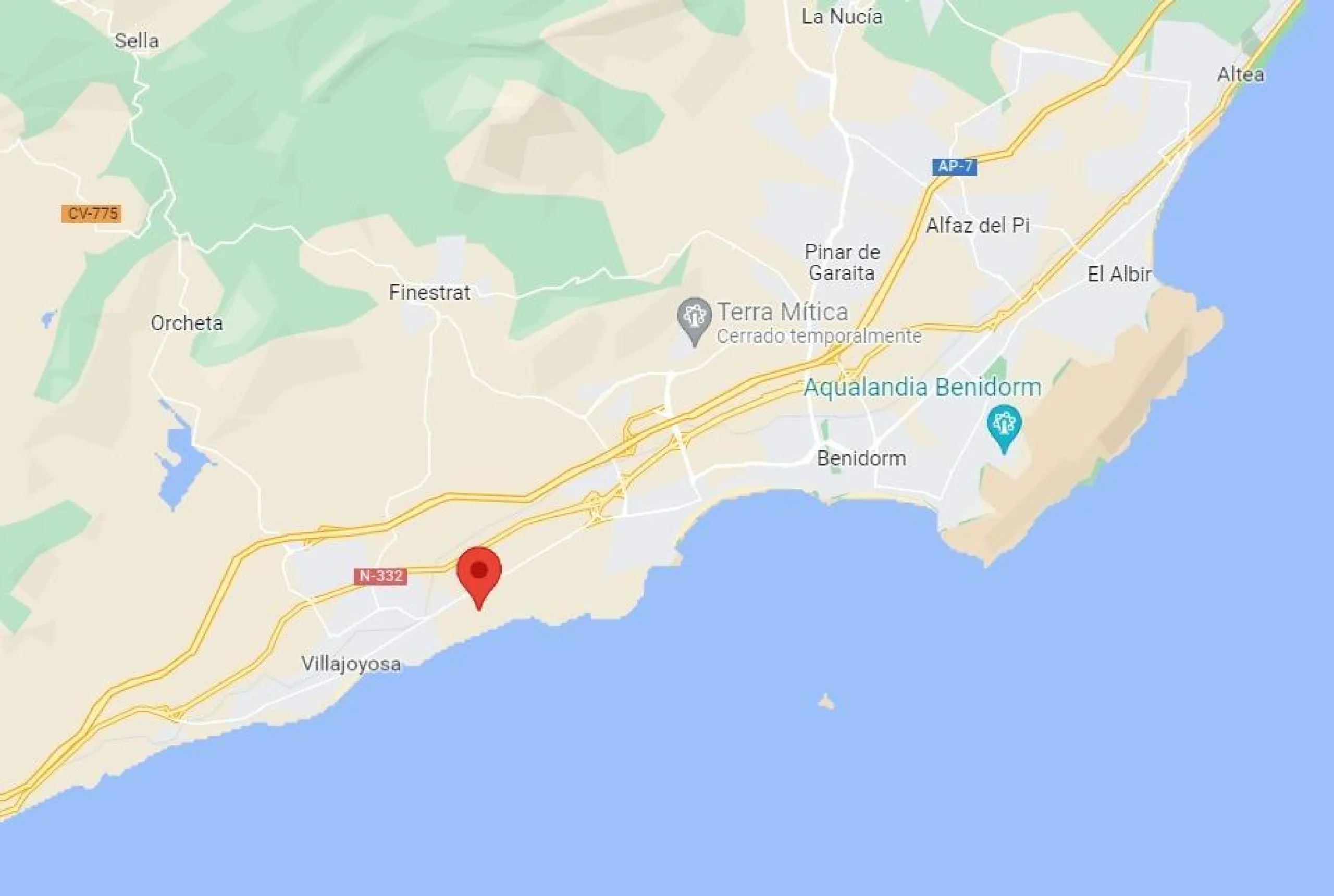 Newly built villa with private pool and next to the sea