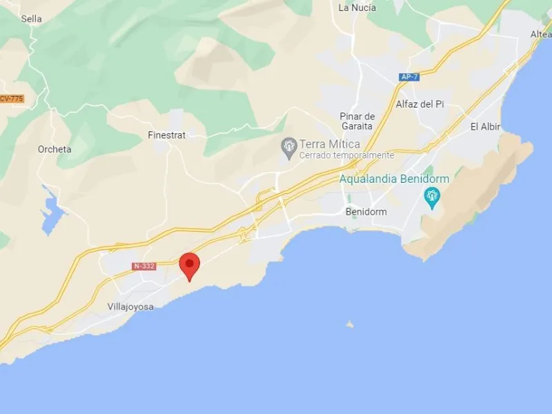 Newly built villa with private pool and next to the sea