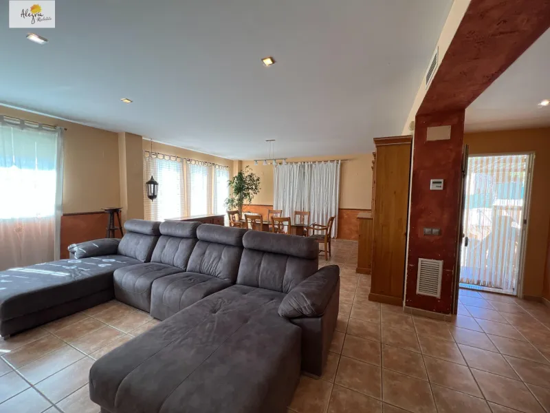 PERFECTO CHALET EN EL BOSQUE DE CHIVA