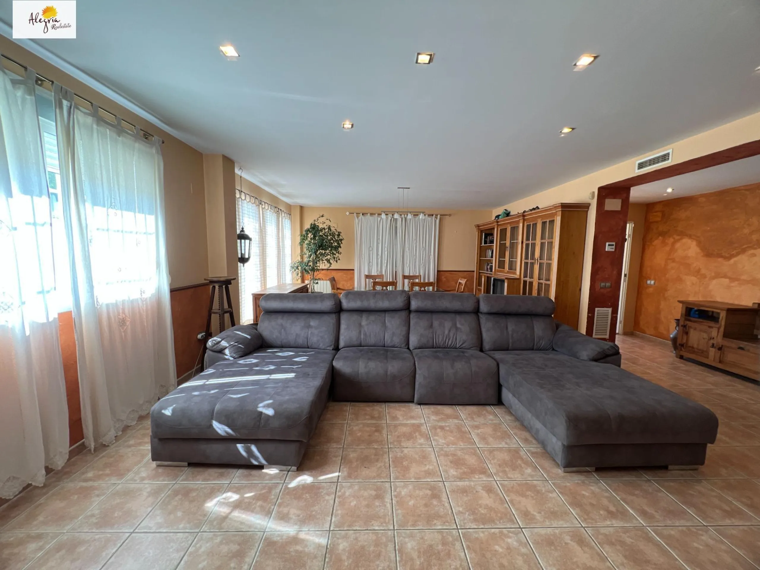 PERFECTO CHALET EN EL BOSQUE DE CHIVA