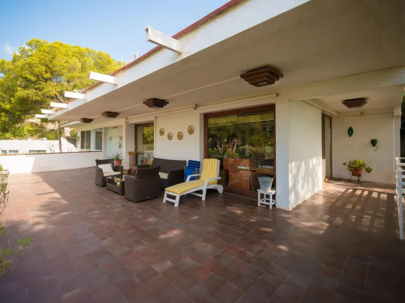 Villa exclusiva y con vistas al mar en Bellamar, Castelldefels