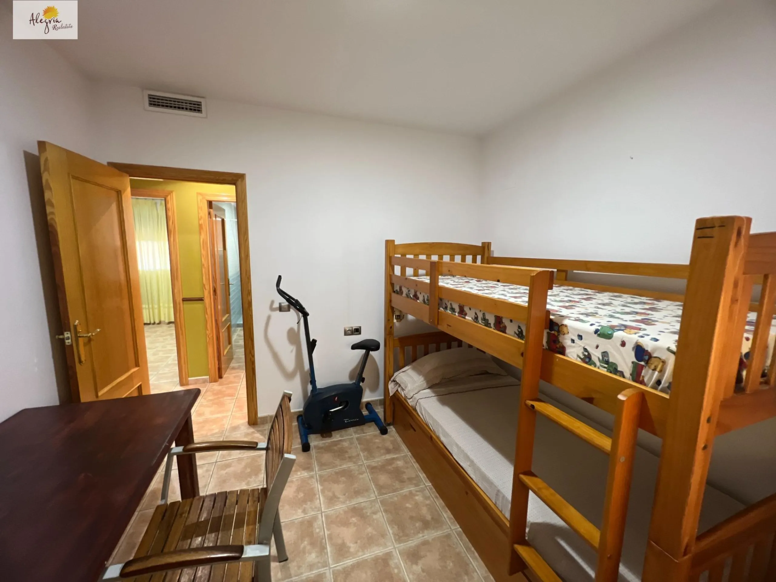 PERFECTO CHALET EN EL BOSQUE DE CHIVA