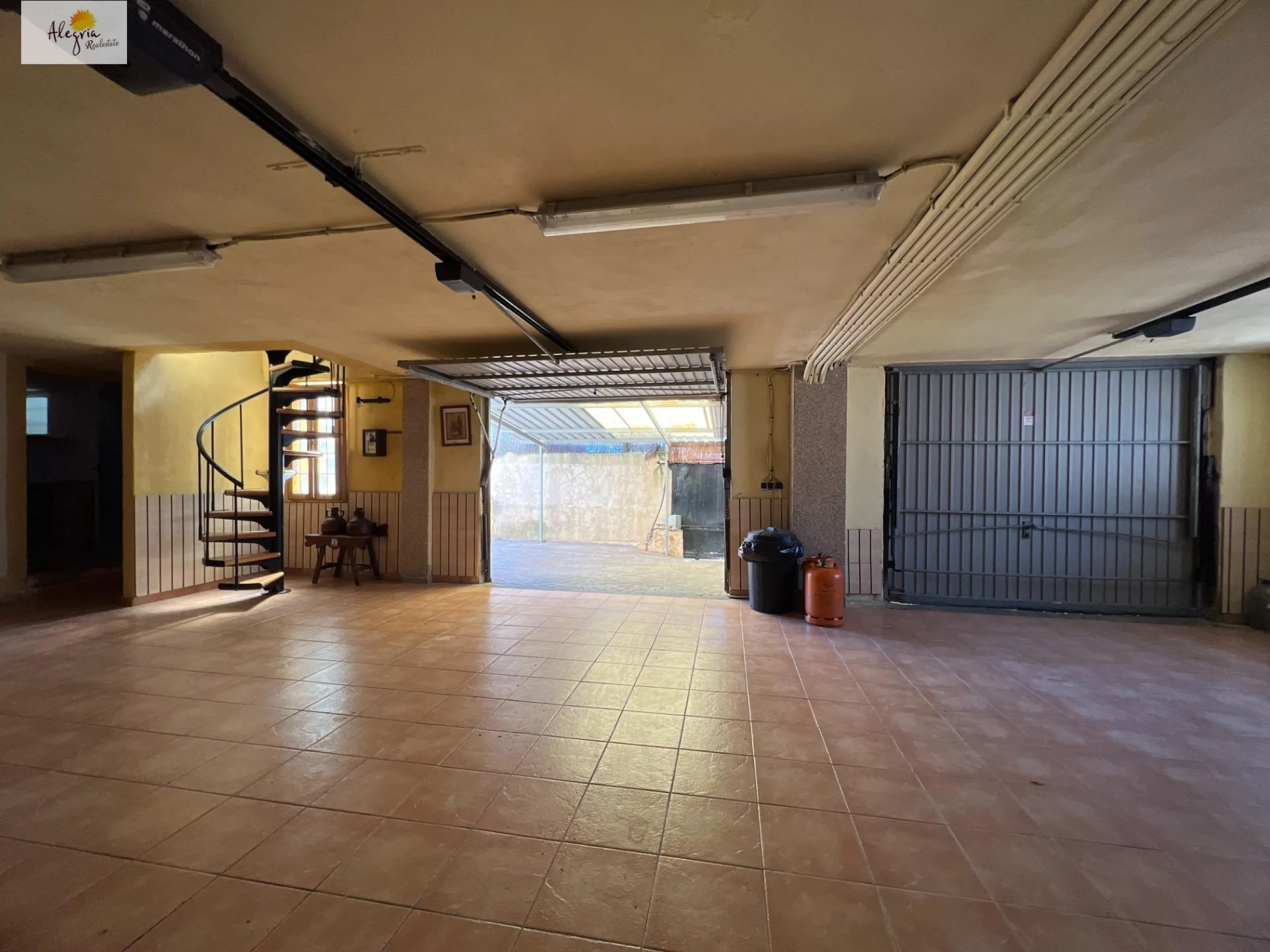 PERFECTO CHALET EN EL BOSQUE DE CHIVA