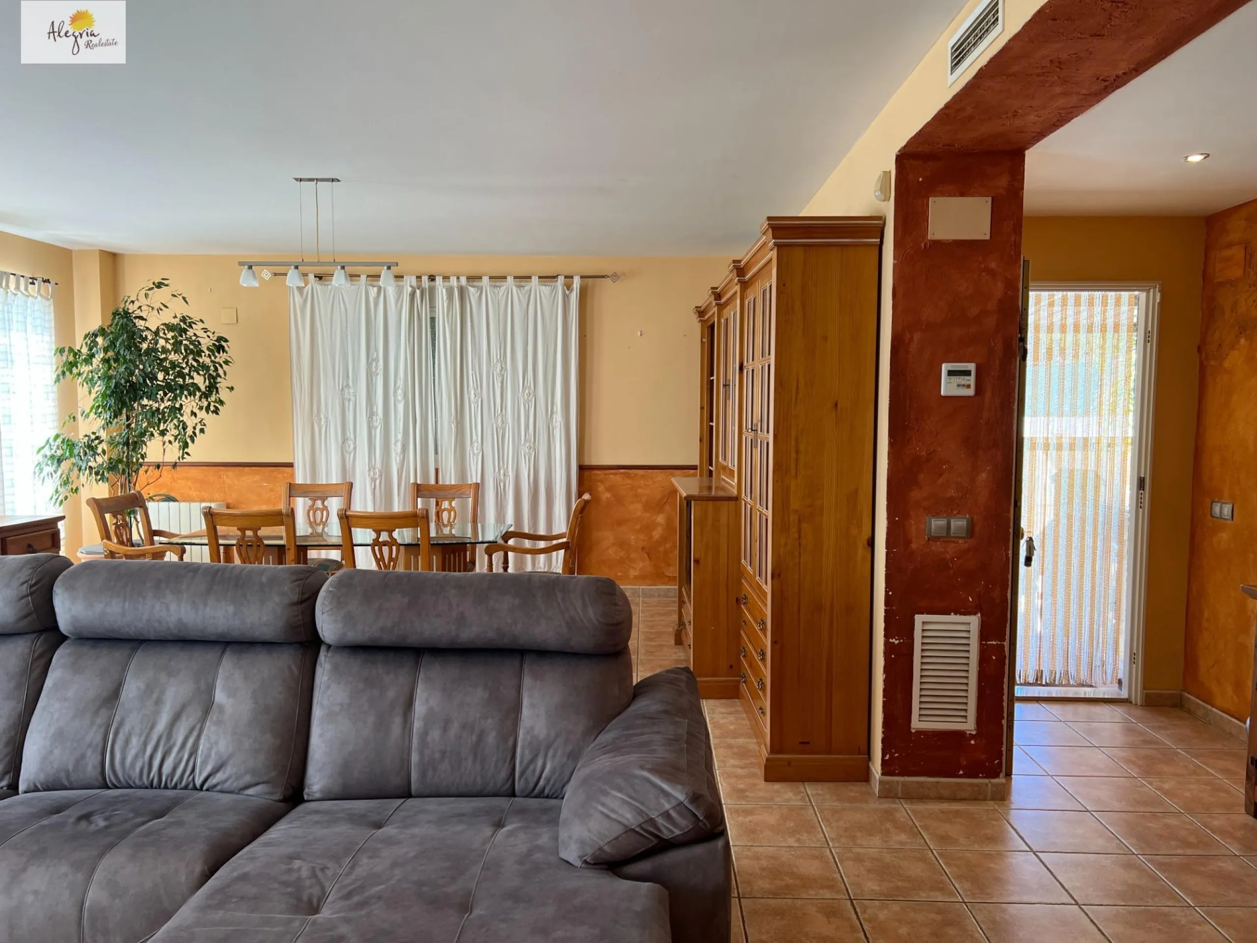 PERFECTO CHALET EN EL BOSQUE DE CHIVA