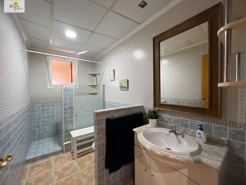 PERFECTO CHALET EN EL BOSQUE DE CHIVA