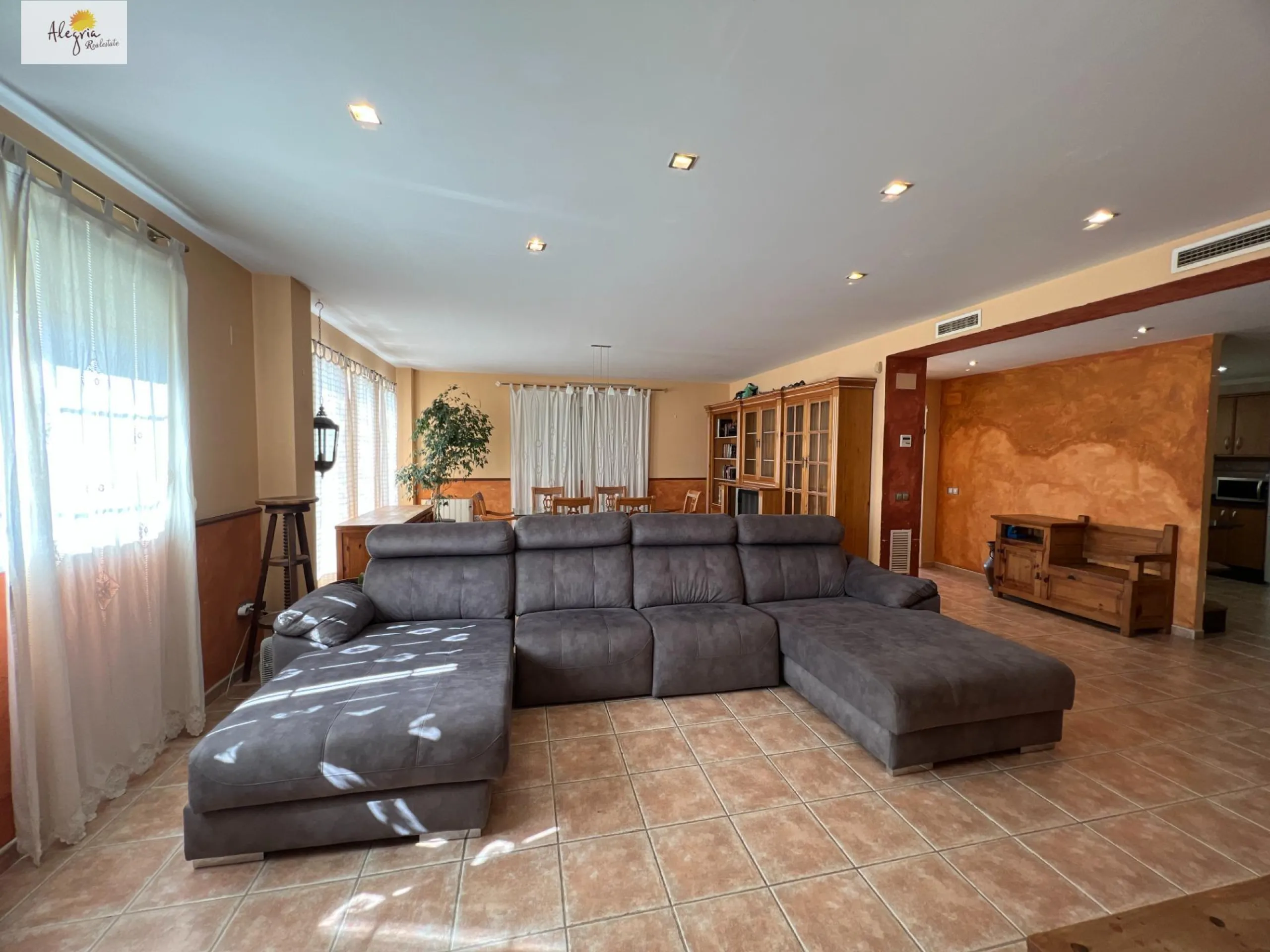 PERFECTO CHALET EN EL BOSQUE DE CHIVA