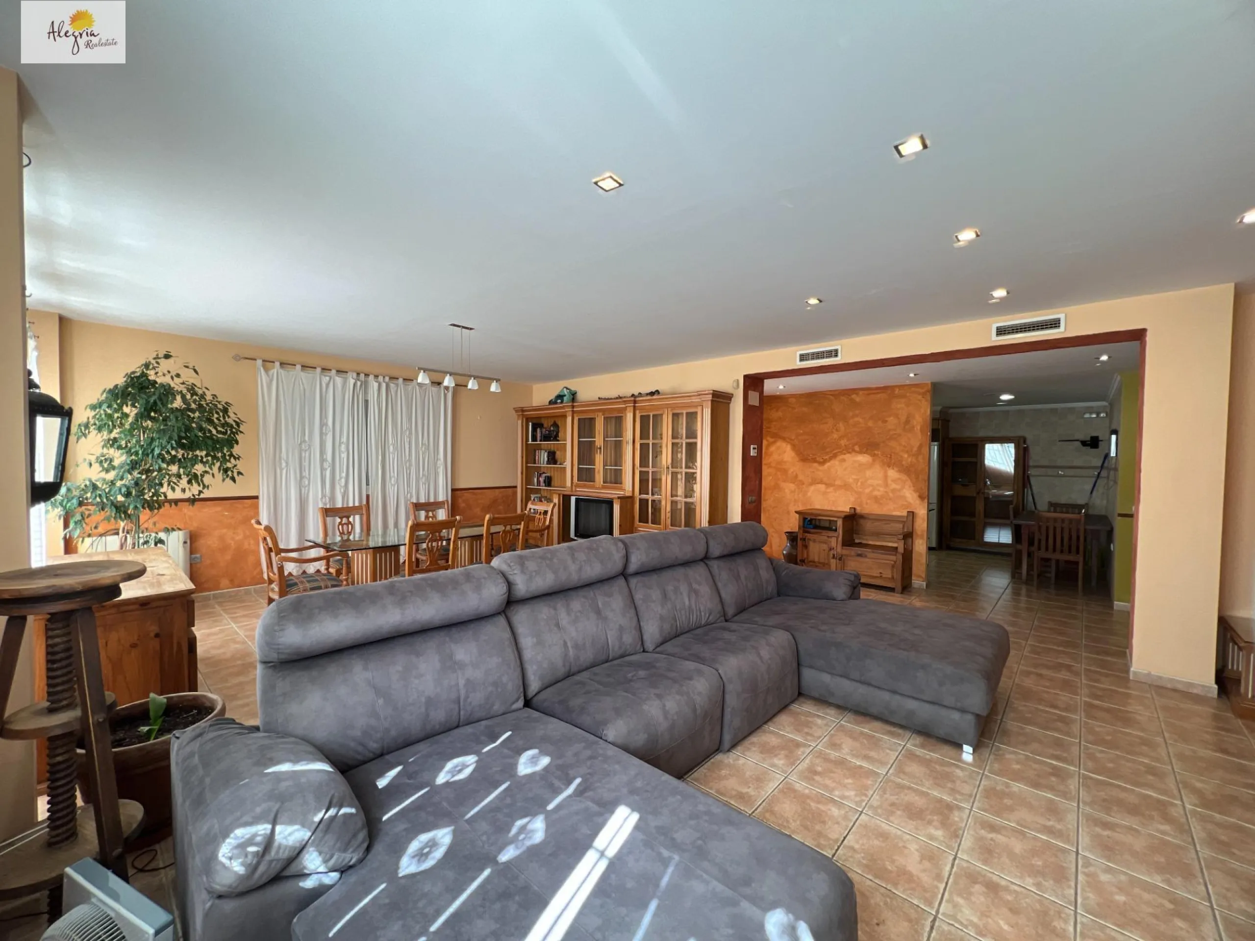 PERFECTO CHALET EN EL BOSQUE DE CHIVA
