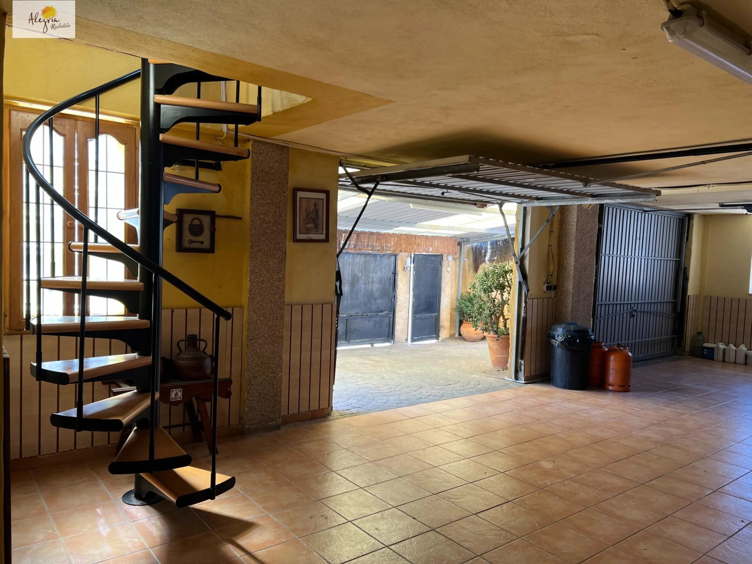 PERFECTO CHALET EN EL BOSQUE DE CHIVA