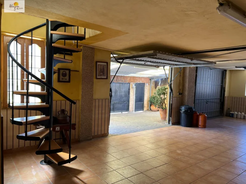 PERFECTO CHALET EN EL BOSQUE DE CHIVA