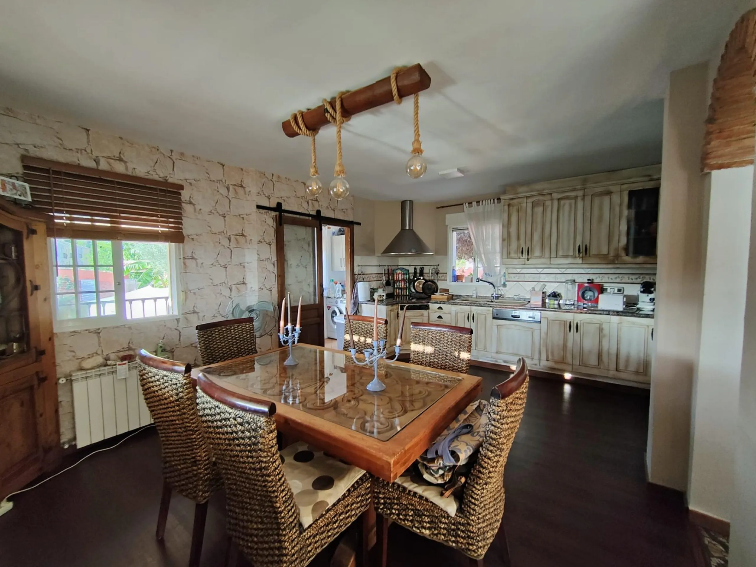 DETACHED VILLA, SPACIOUS WITH PRIVACY IN A NATURAL ENVIRONMENT IN LA NUCIA