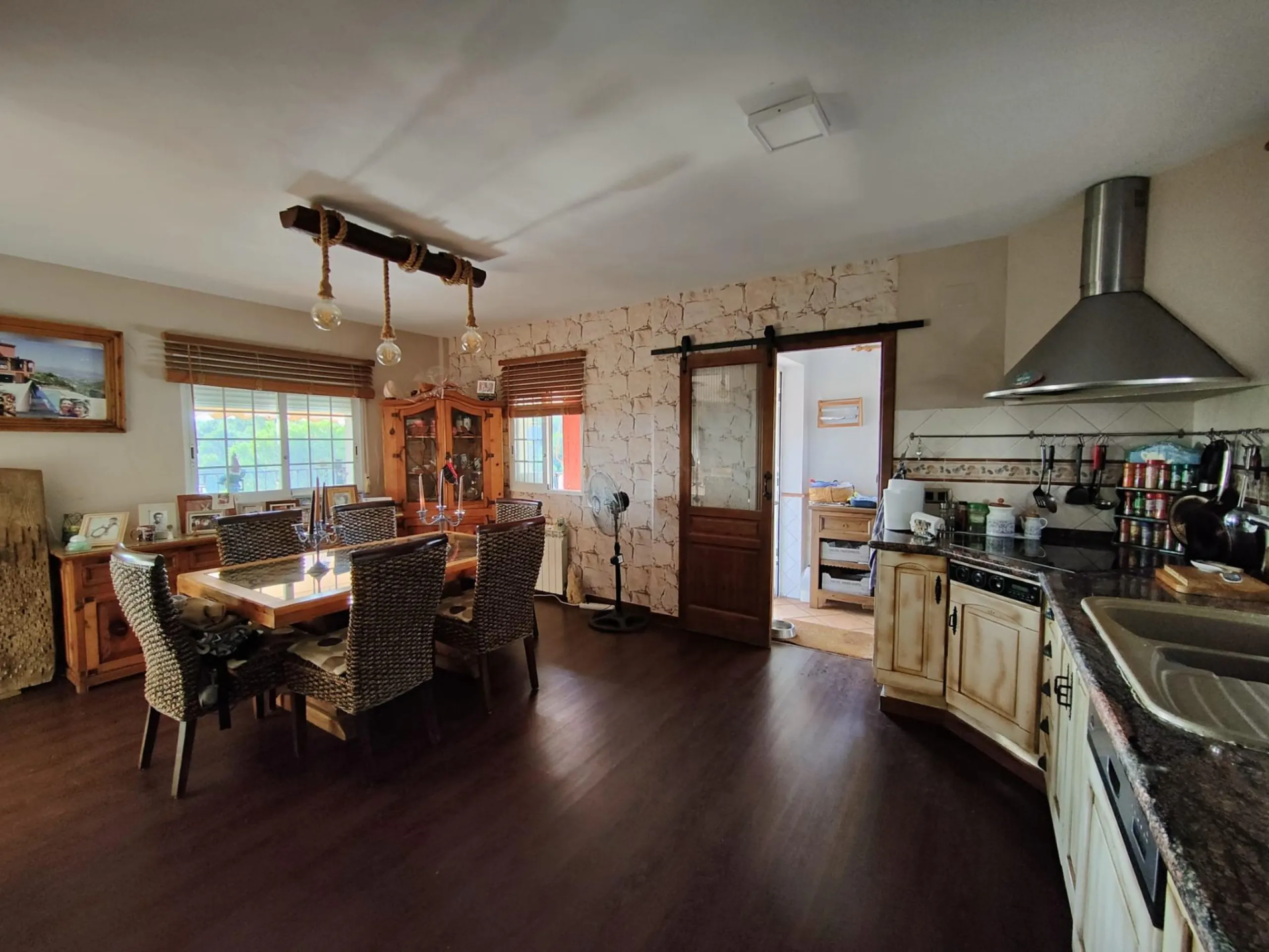 DETACHED VILLA, SPACIOUS WITH PRIVACY IN A NATURAL ENVIRONMENT IN LA NUCIA