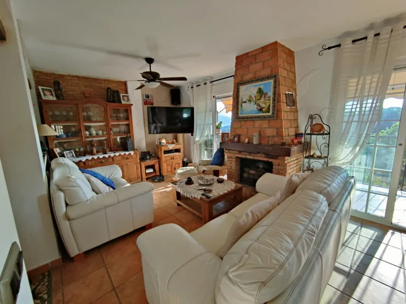 DETACHED VILLA, SPACIOUS WITH PRIVACY IN A NATURAL ENVIRONMENT IN LA NUCIA