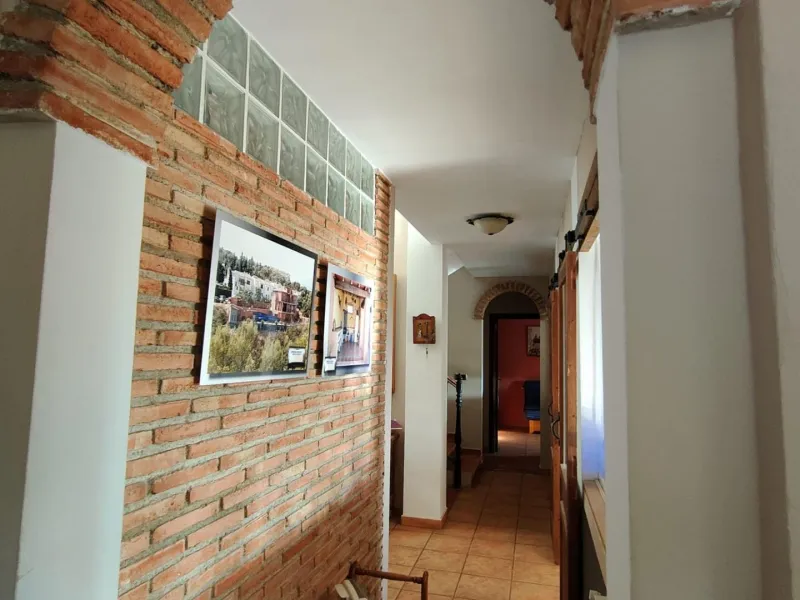 DETACHED VILLA, SPACIOUS WITH PRIVACY IN A NATURAL ENVIRONMENT IN LA NUCIA