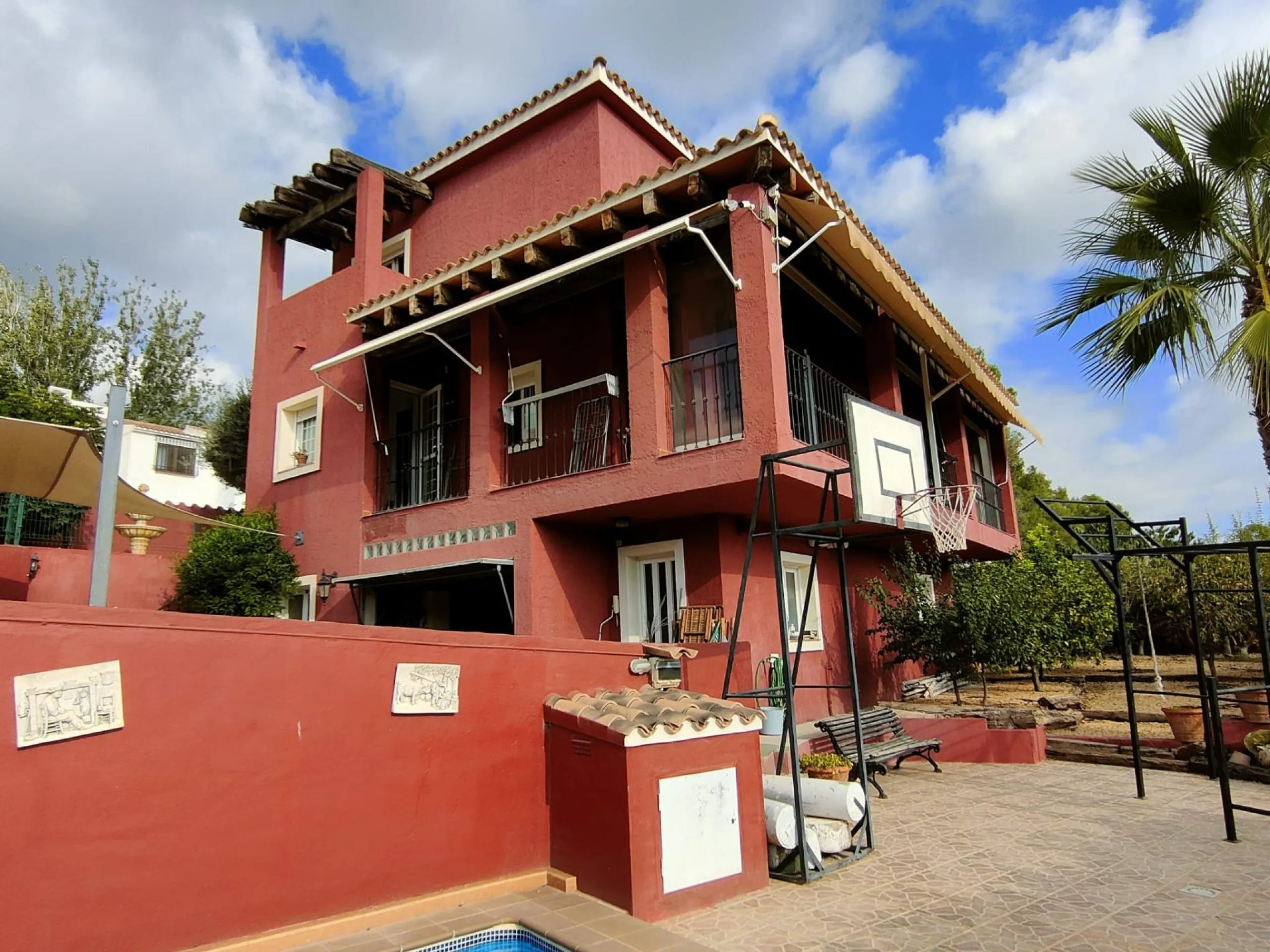 DETACHED VILLA, SPACIOUS WITH PRIVACY IN A NATURAL ENVIRONMENT IN LA NUCIA