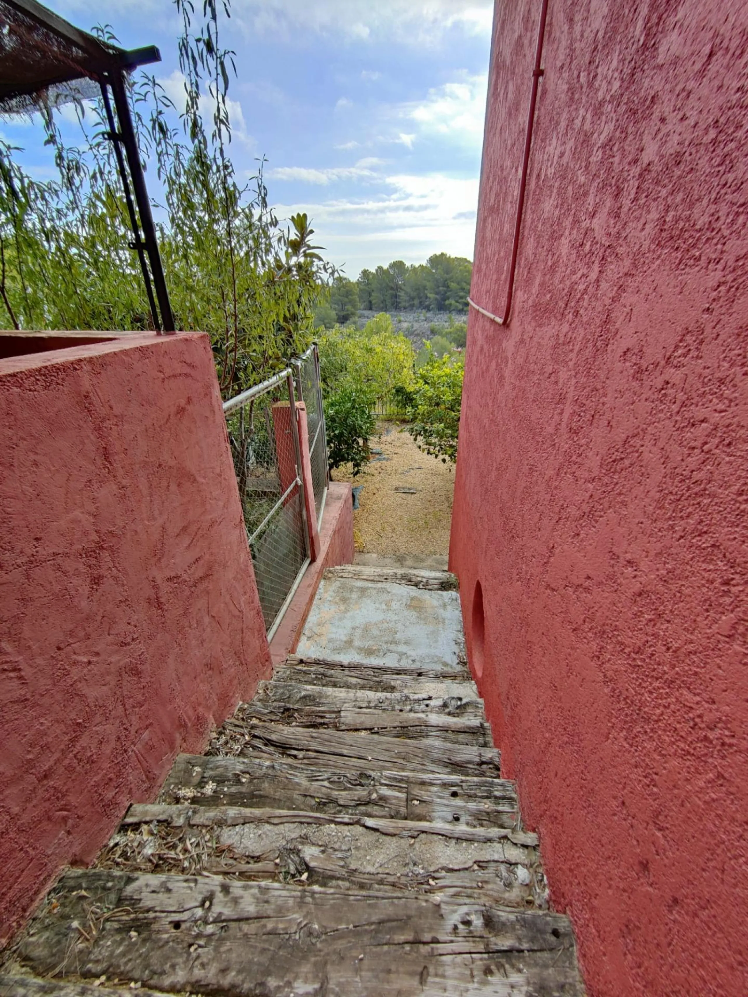 DETACHED VILLA, SPACIOUS WITH PRIVACY IN A NATURAL ENVIRONMENT IN LA NUCIA
