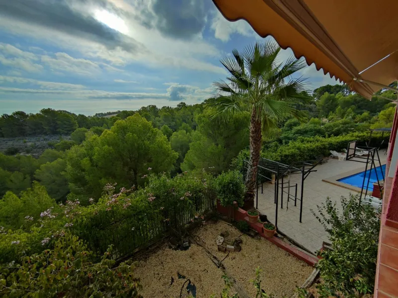 DETACHED VILLA, SPACIOUS WITH PRIVACY IN A NATURAL ENVIRONMENT IN LA NUCIA