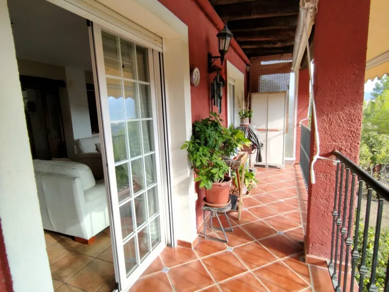 DETACHED VILLA, SPACIOUS WITH PRIVACY IN A NATURAL ENVIRONMENT IN LA NUCIA