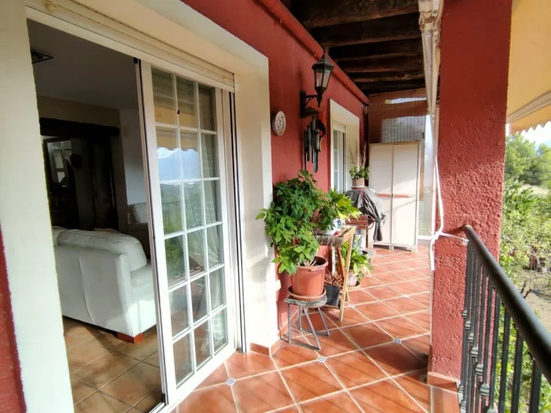 DETACHED VILLA, SPACIOUS WITH PRIVACY IN A NATURAL ENVIRONMENT IN LA NUCIA