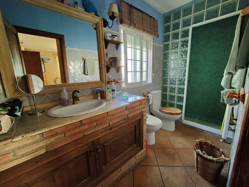 DETACHED VILLA, SPACIOUS WITH PRIVACY IN A NATURAL ENVIRONMENT IN LA NUCIA