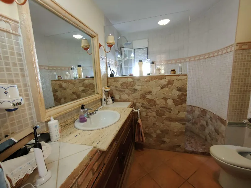 DETACHED VILLA, SPACIOUS WITH PRIVACY IN A NATURAL ENVIRONMENT IN LA NUCIA