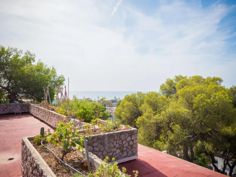 Villa exclusiva y con vistas al mar en Bellamar, Castelldefels