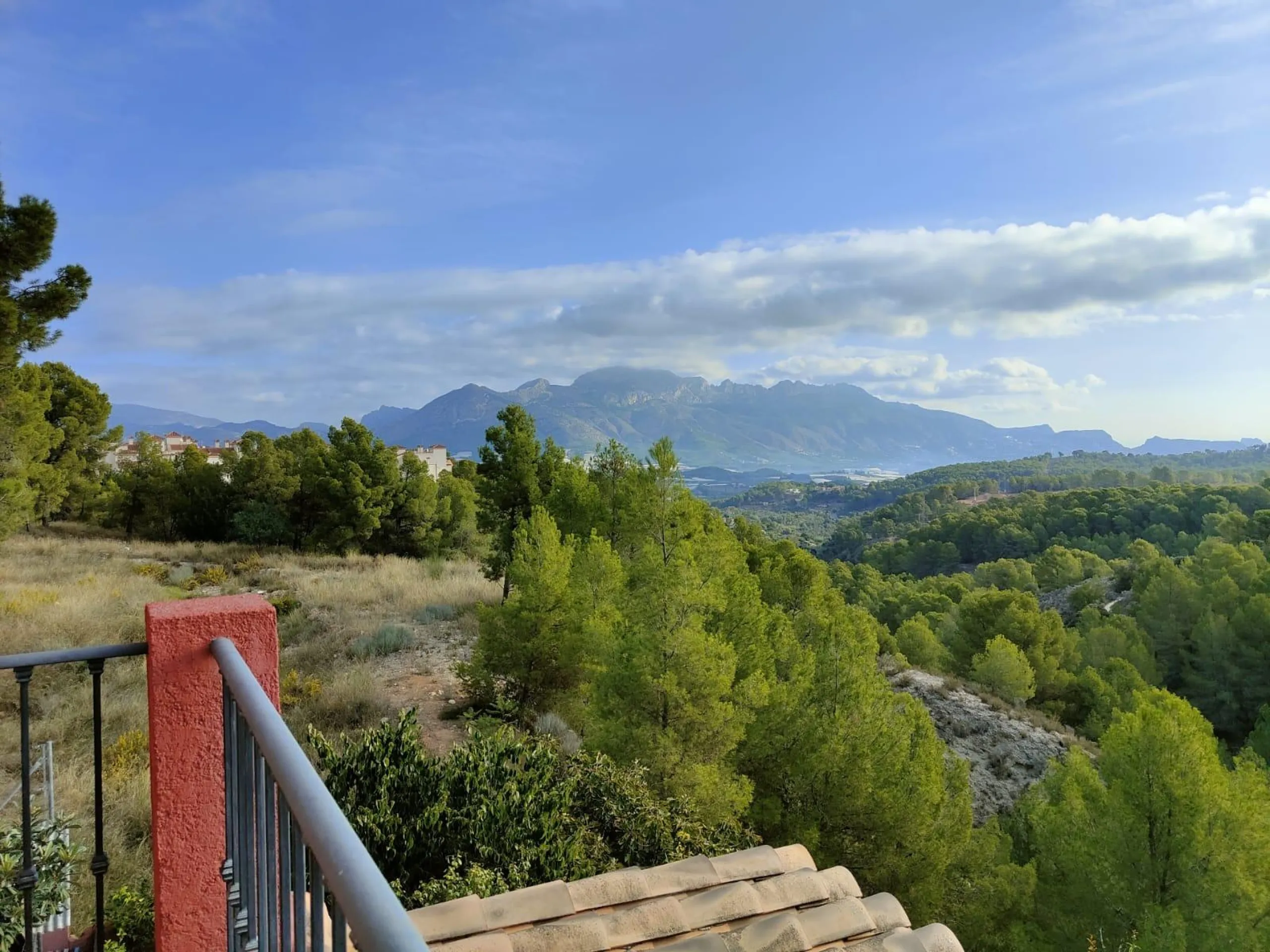 DETACHED VILLA, SPACIOUS WITH PRIVACY IN A NATURAL ENVIRONMENT IN LA NUCIA