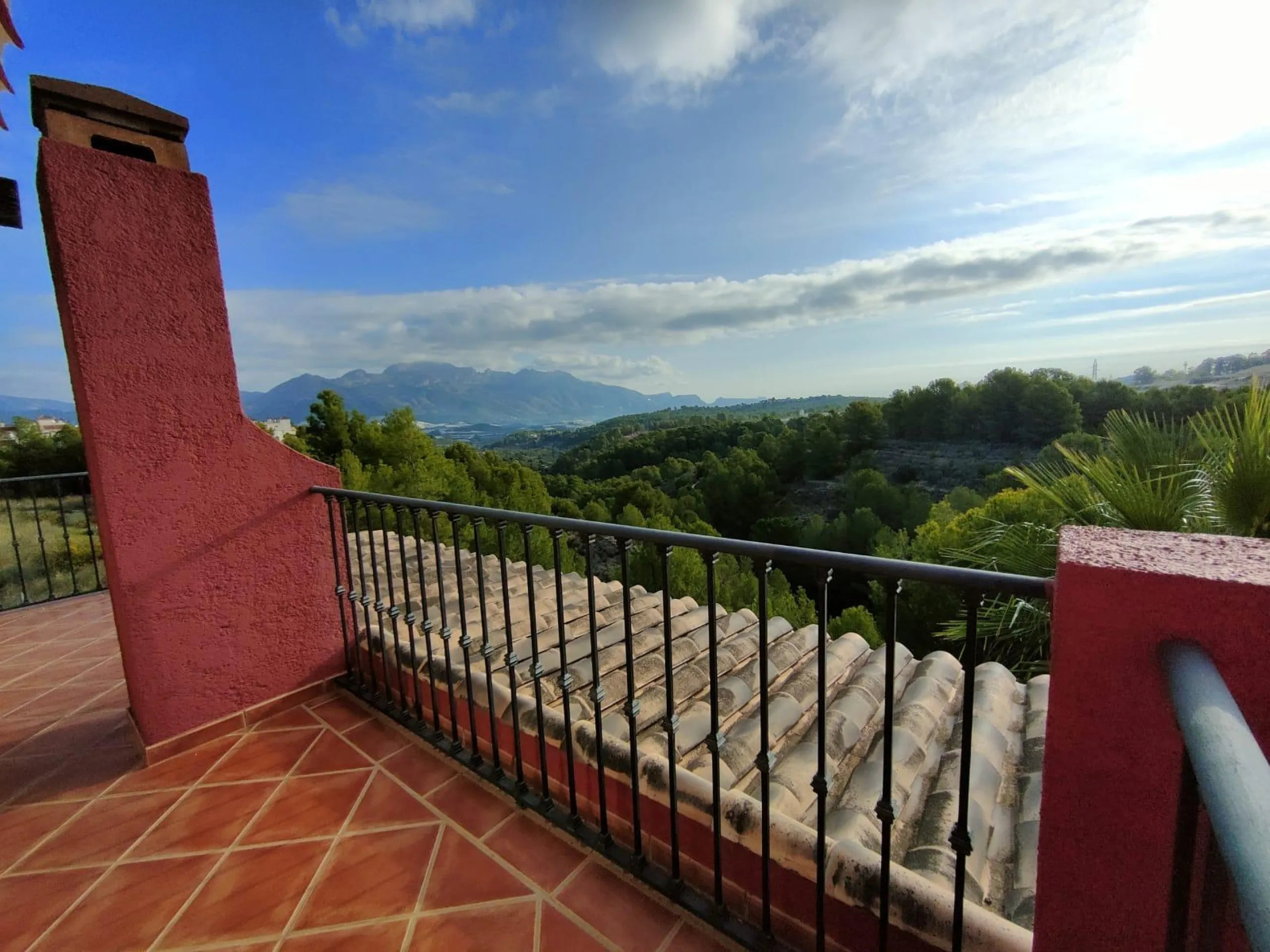 DETACHED VILLA, SPACIOUS WITH PRIVACY IN A NATURAL ENVIRONMENT IN LA NUCIA