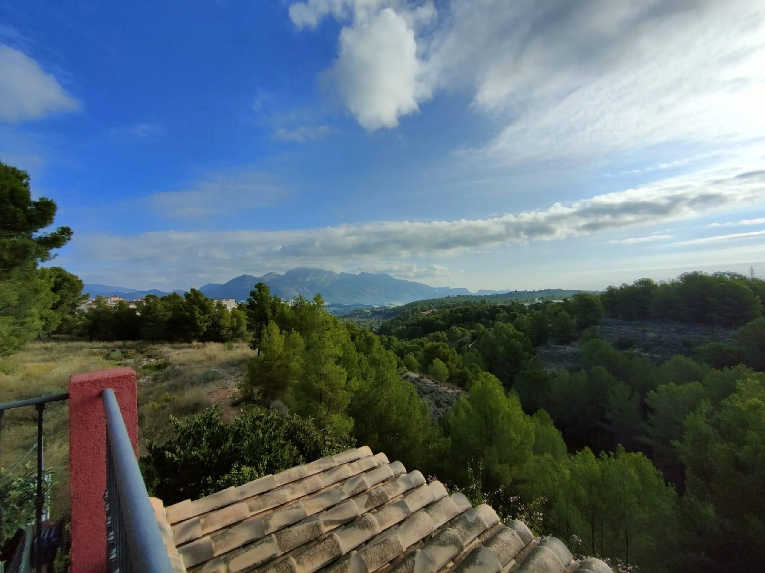 DETACHED VILLA, SPACIOUS WITH PRIVACY IN A NATURAL ENVIRONMENT IN LA NUCIA