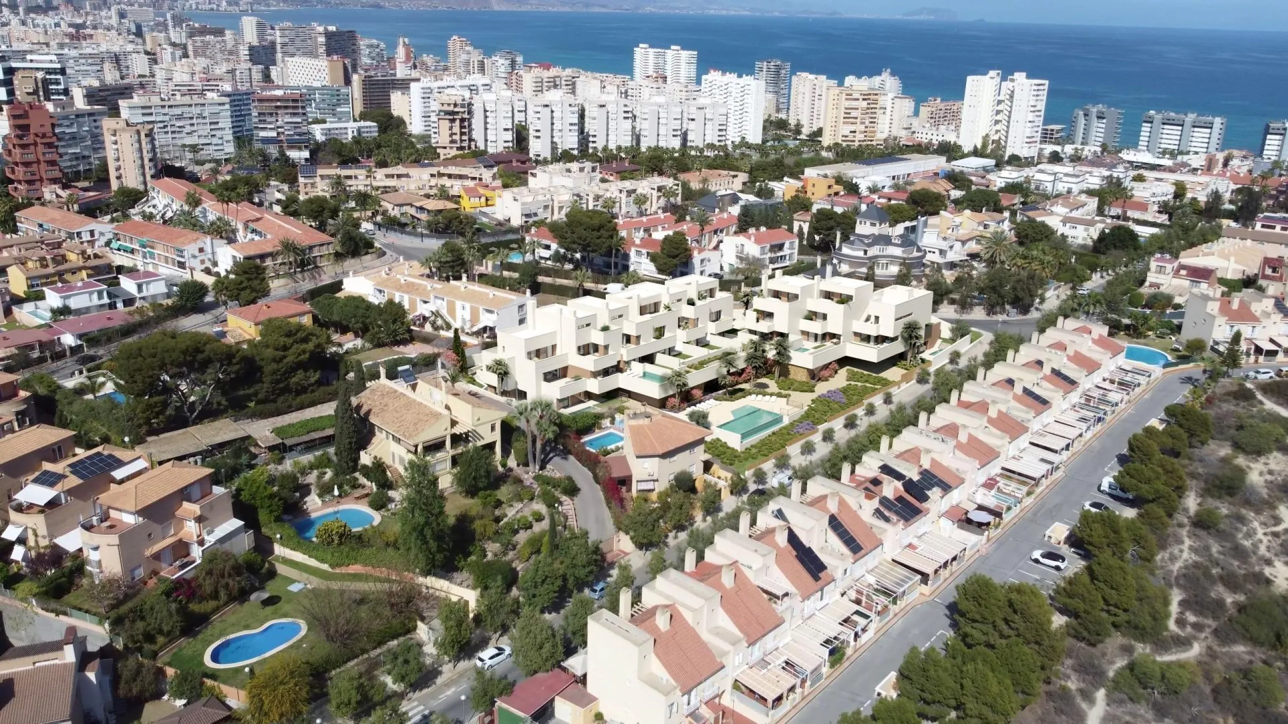 New luxury semi-detached homes with exclusive design with private pool