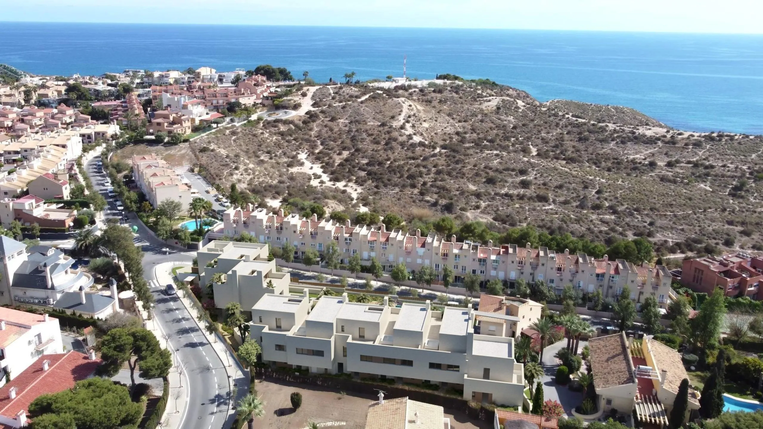 New luxury semi-detached homes with exclusive design with private pool
