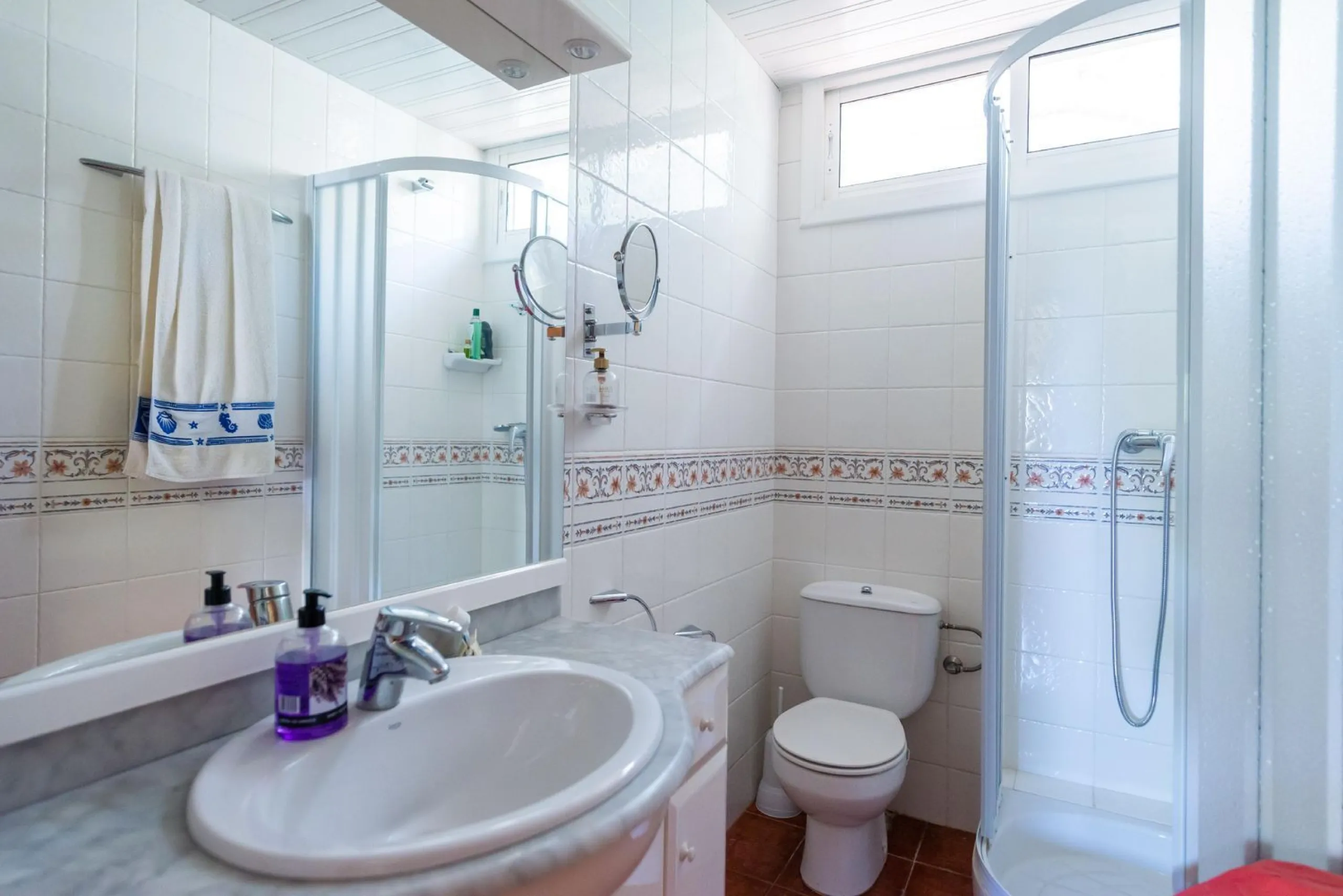 Villa exclusiva y con vistas al mar en Bellamar, Castelldefels