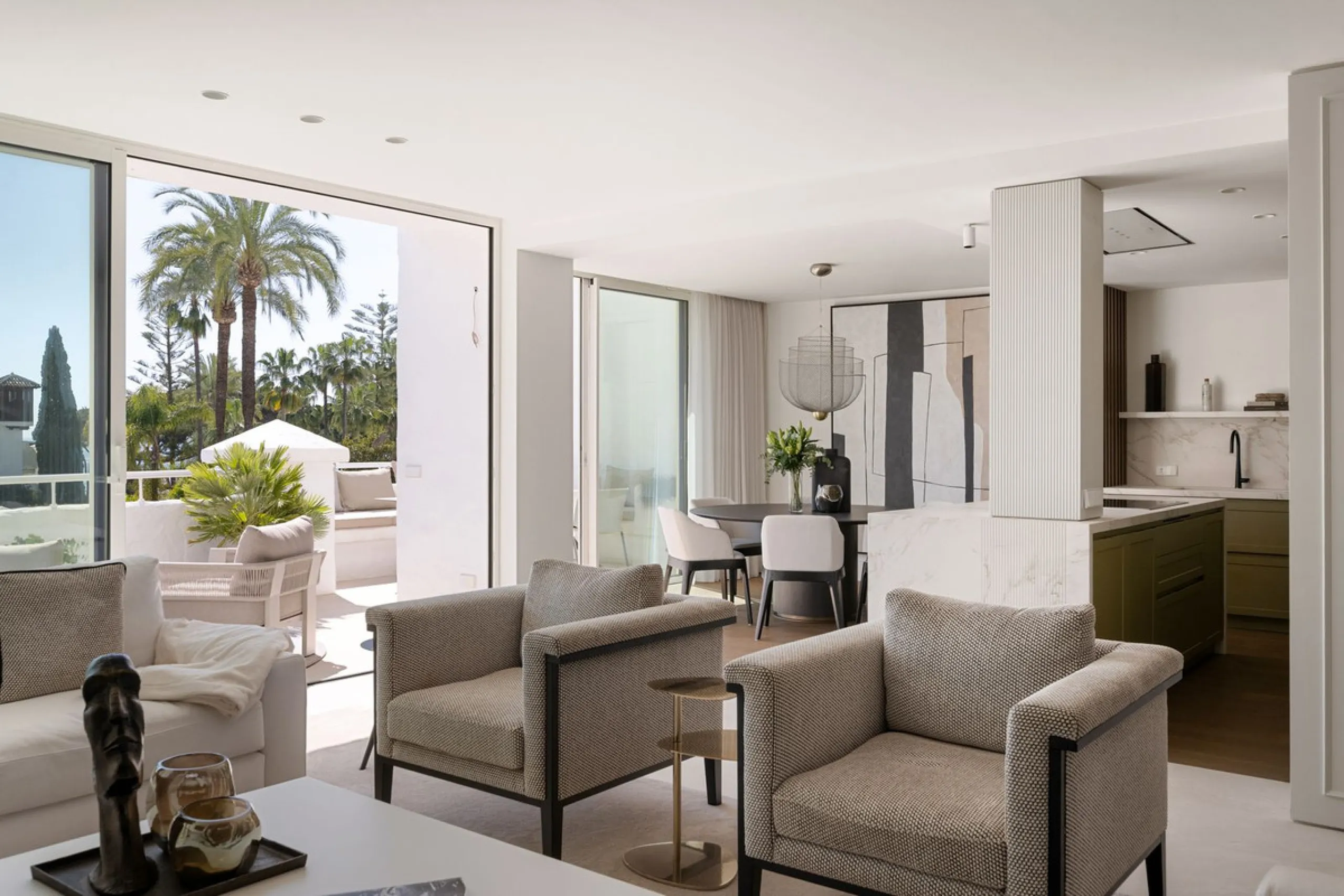 Einzigartiges, nach Süden ausgerichtetes Penthouse in erster Strandlinie – Alhambra del Mar