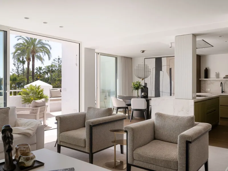 Einzigartiges, nach Süden ausgerichtetes Penthouse in erster Strandlinie – Alhambra del Mar