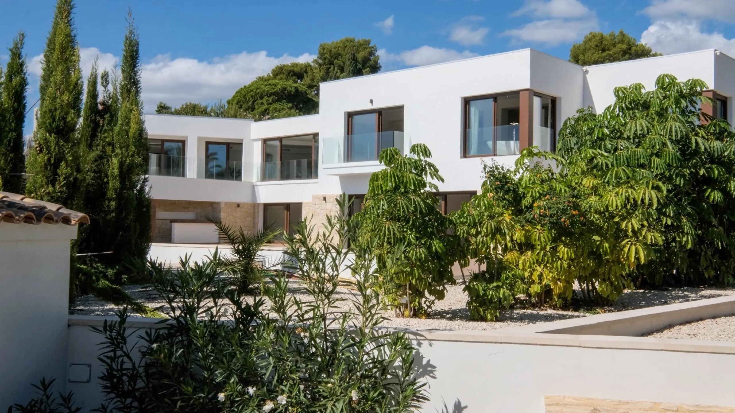 "Stunning Villa with scenic views to the sea and valle in Altea"