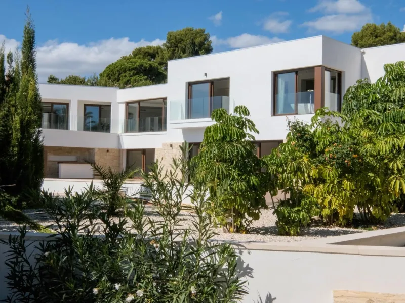 "Stunning Villa with scenic views to the sea and valle in Altea"