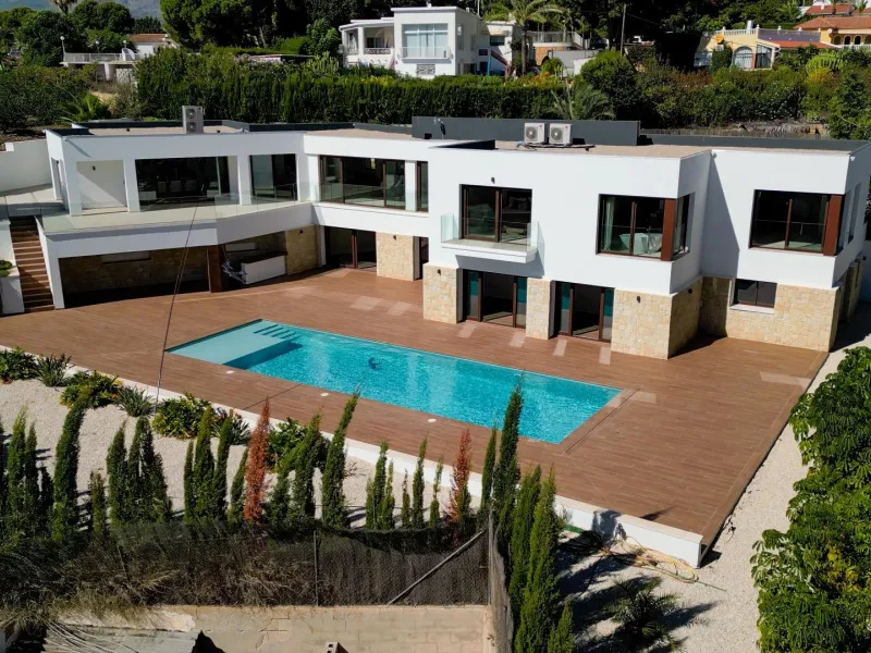 "Stunning Villa with scenic views to the sea and valle in Altea"
