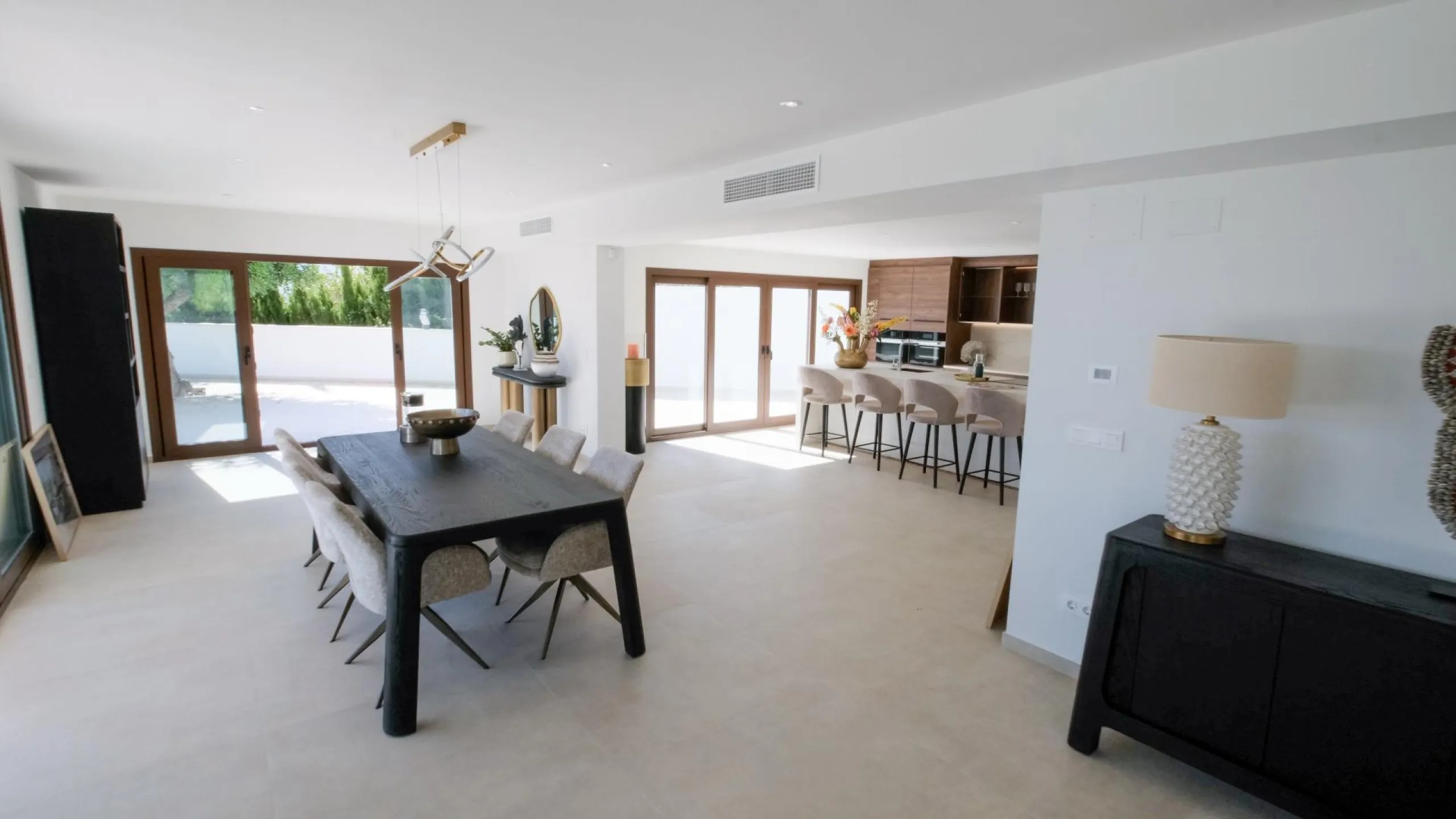 "Stunning Villa with scenic views to the sea and valle in Altea"