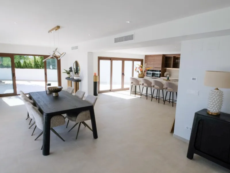"Stunning Villa with scenic views to the sea and valle in Altea"