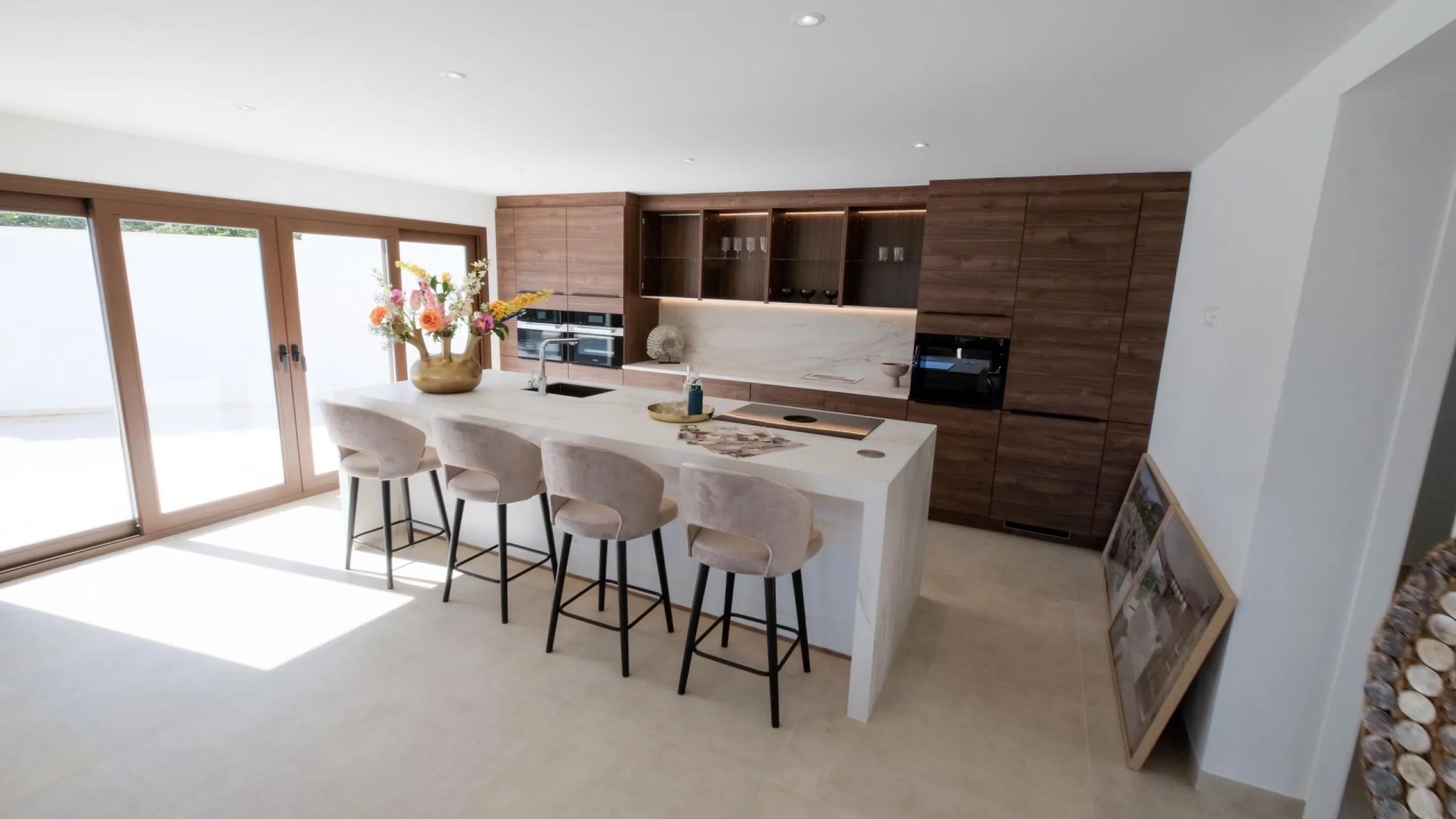 "Stunning Villa with scenic views to the sea and valle in Altea"