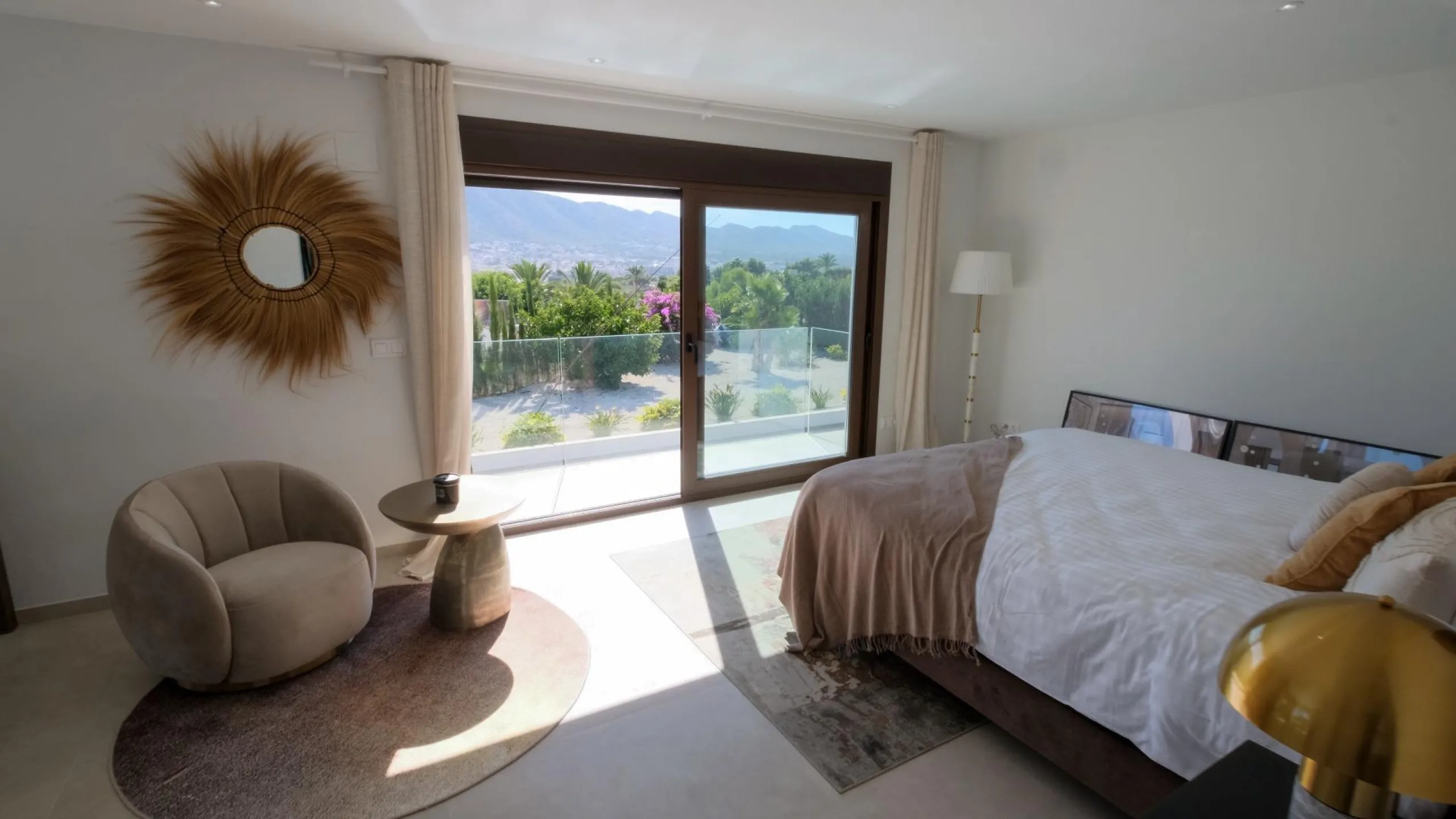 "Stunning Villa with scenic views to the sea and valle in Altea"
